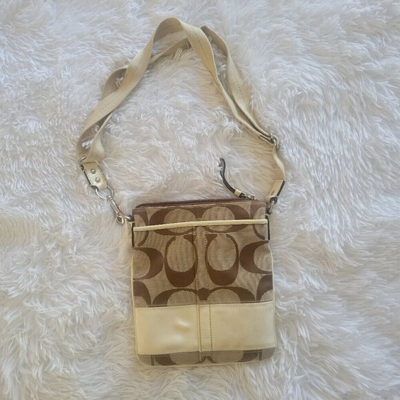 Pre Owned COACH SWINGPACK CROSSBODY WHITE KHAKI - Picture 1 of 16